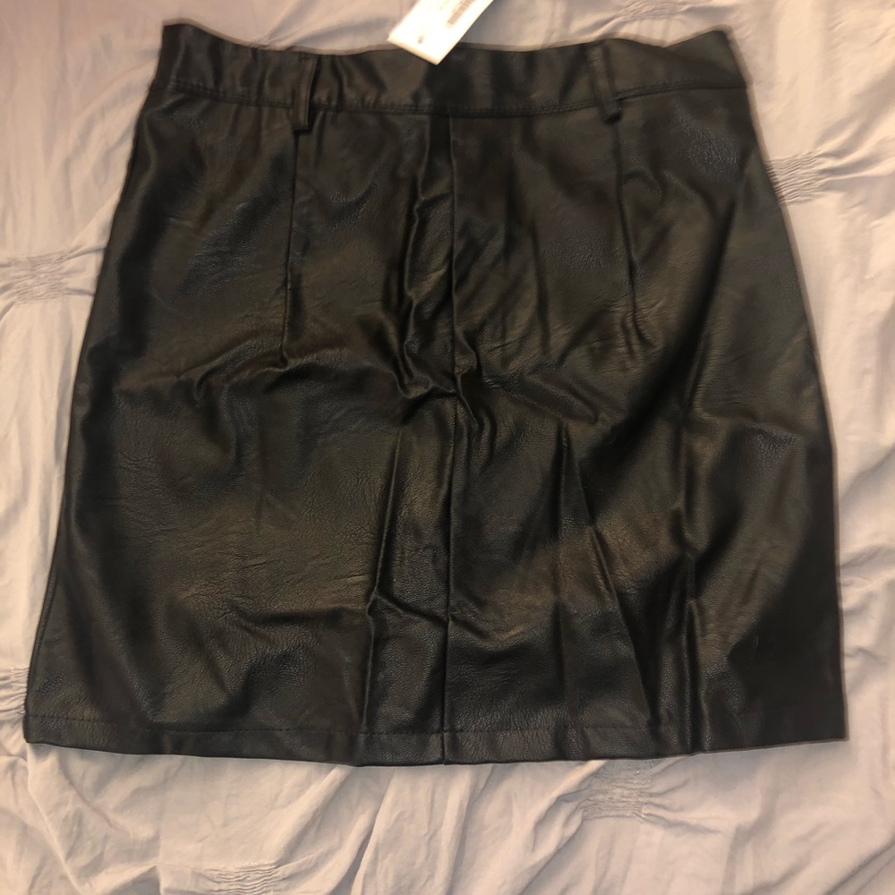 NWT BOOHOO LEATHER SKIRT - Picture 3 of 4